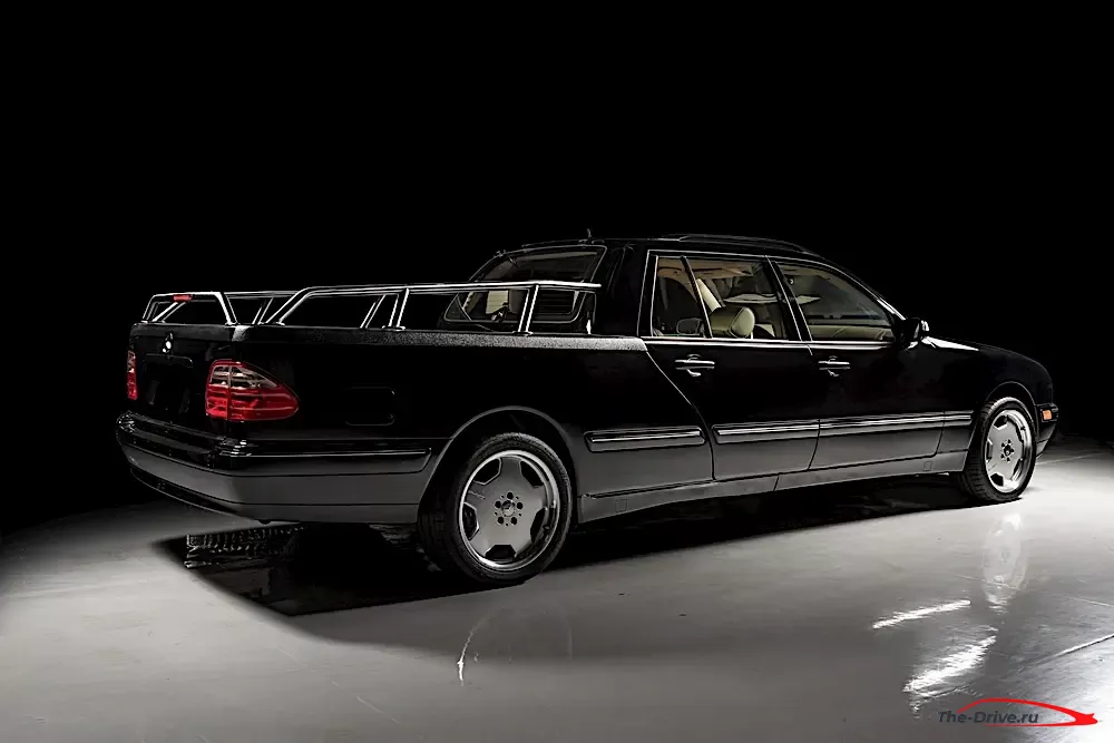 Mercedes-Benz E320 2000 года переделан в пикап