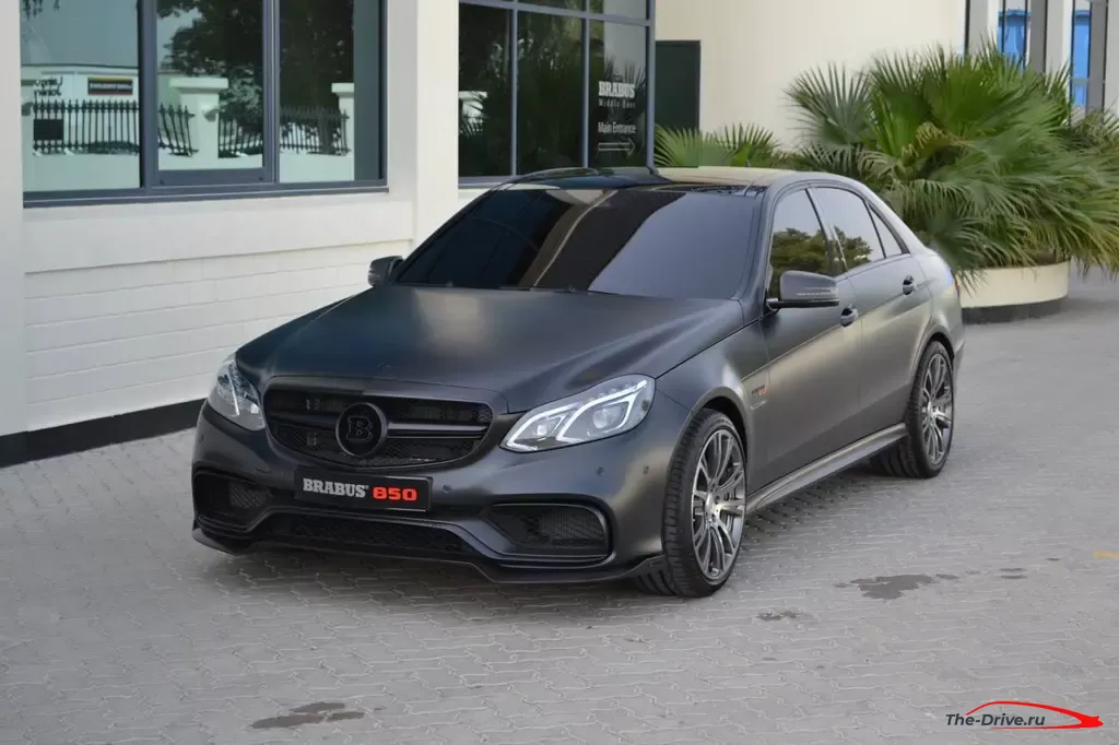 Черный, матовый Brabus Mercedes E63 850 из Dubai