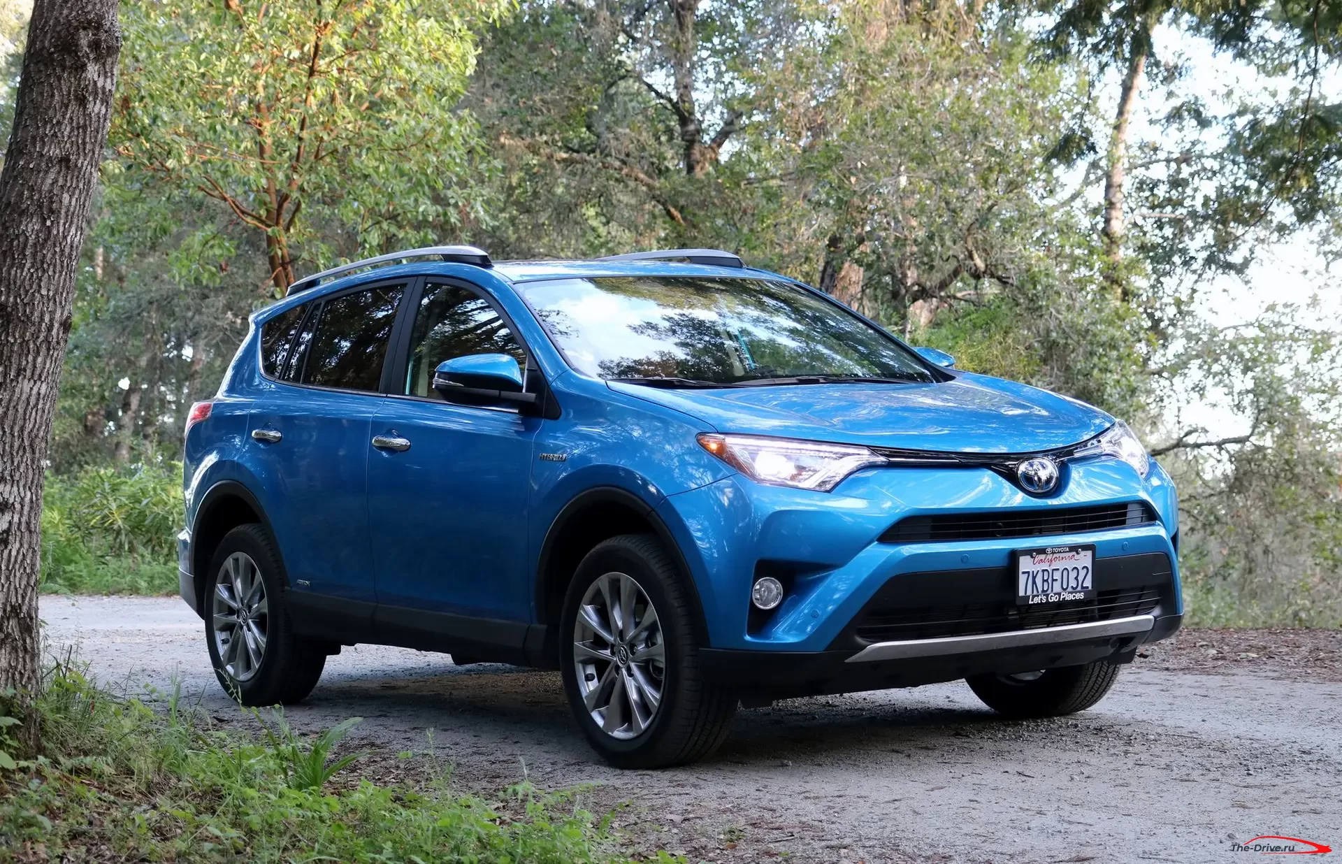 Toyota RAV4 Hybrid 2016-2018 гг. - Очистка фильтра вентилятора гибридной батареи