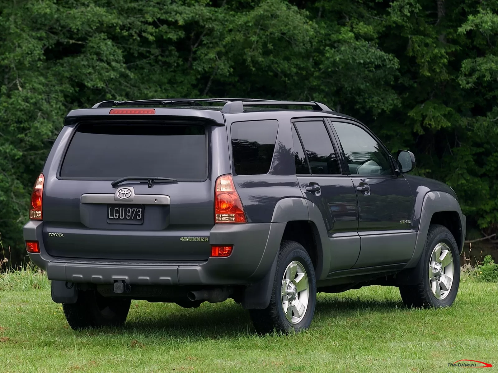 Как заменить фонарь заднего хода на Toyota 4Runner 4-го поколения (2003-09)